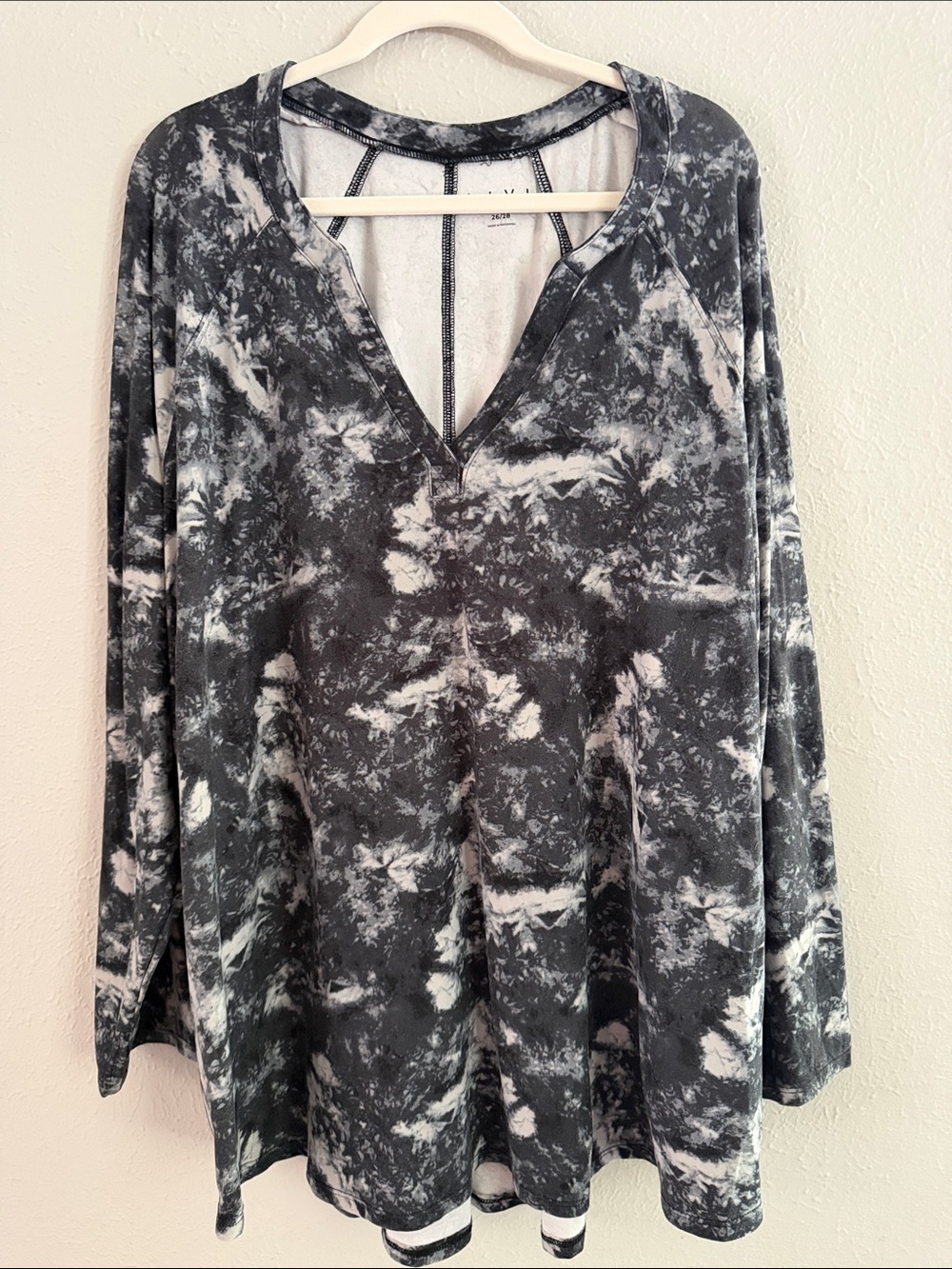 Lane Bryant Black and White Tie-Dye V-Neck Long Sleeve Top